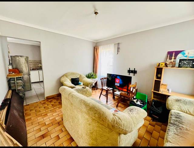 5 BEDROOM DUPLEX FOR SALE IN NEWLANDS EAST